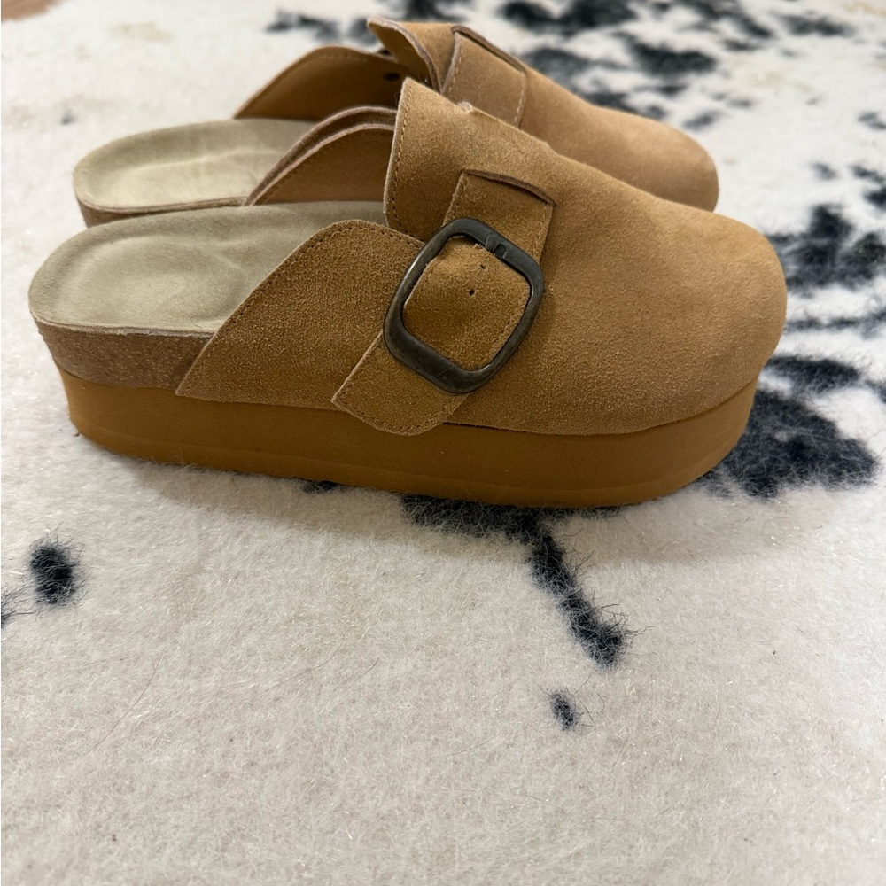 Platform Tan Suede Mules